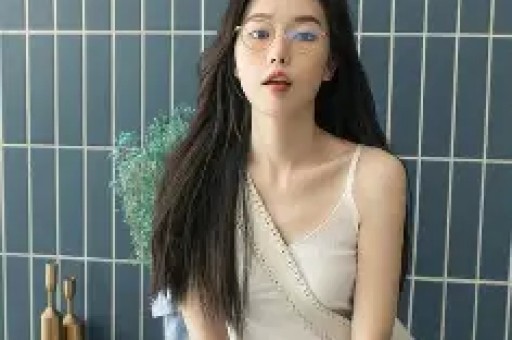 “黄总”邀约女子进包间后续：网友质疑是剧本女子发声否认官方介入更多详细曝光